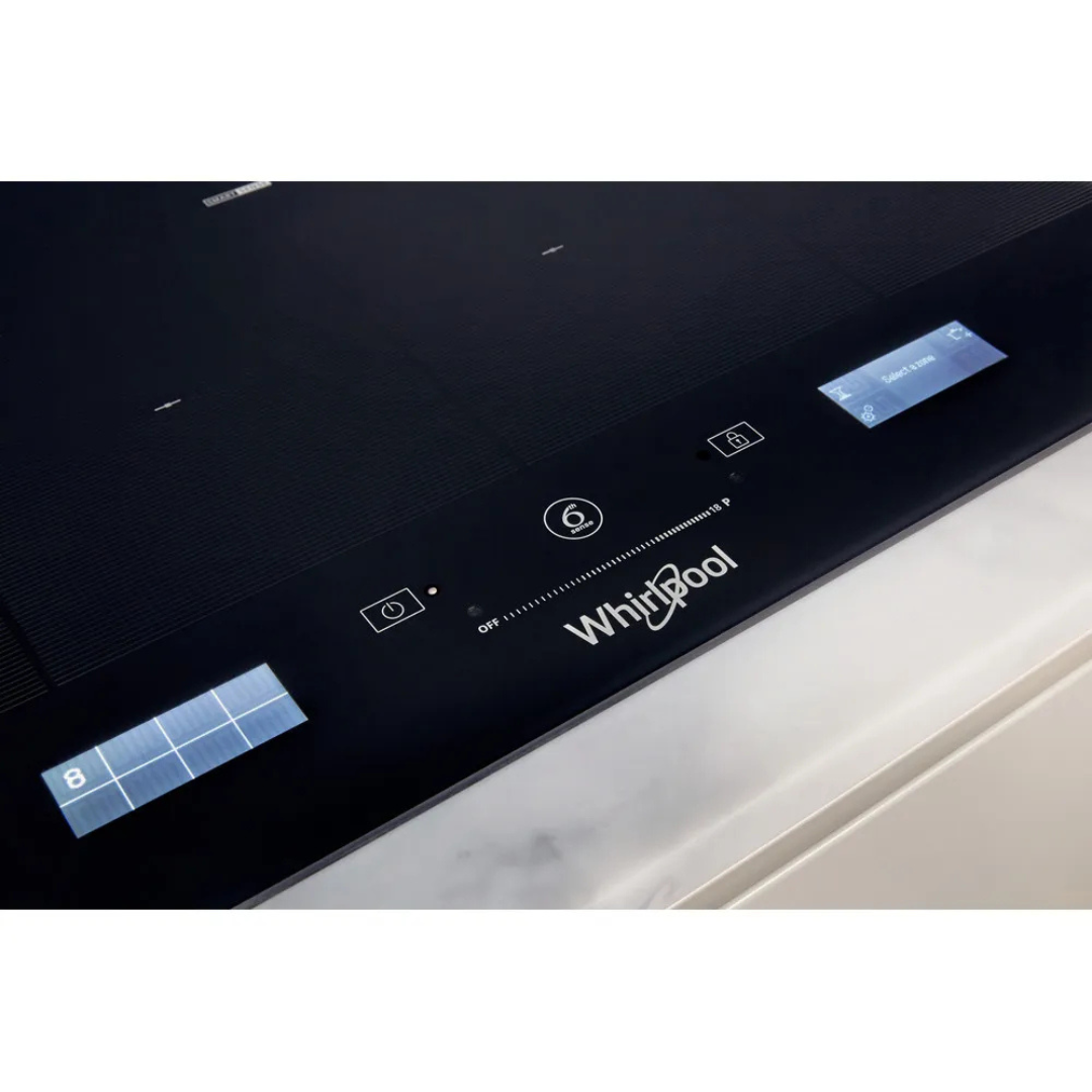 Table de cuisson Whirlpool SMP778CNEIXL avec surface en verre noir et commandes tactiles visibles sur l'image.