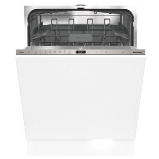 Lave-vaisselle Hisense HV662C60 avec porte ouverte, intérieur spacieux et paniers amovibles, vue de face.