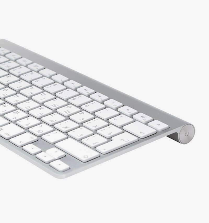 Clavier sans fil 1080 pour ordinateur et tablette, disposition moderne, touches ergonomiques, connecté via Bluetooth ou USB.